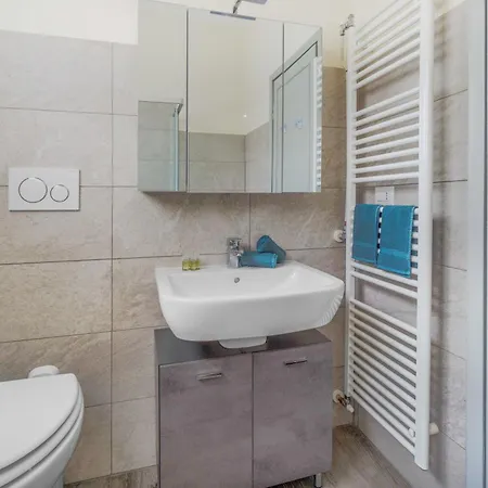 Casa A 2 Passi Dal Lago, Con Parcheggio * Angera